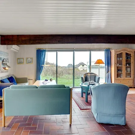 Emiline - 250m From The Sea By Interhome Nyaraló