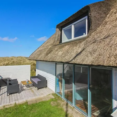 Emiline - 250m From The Sea By Interhome